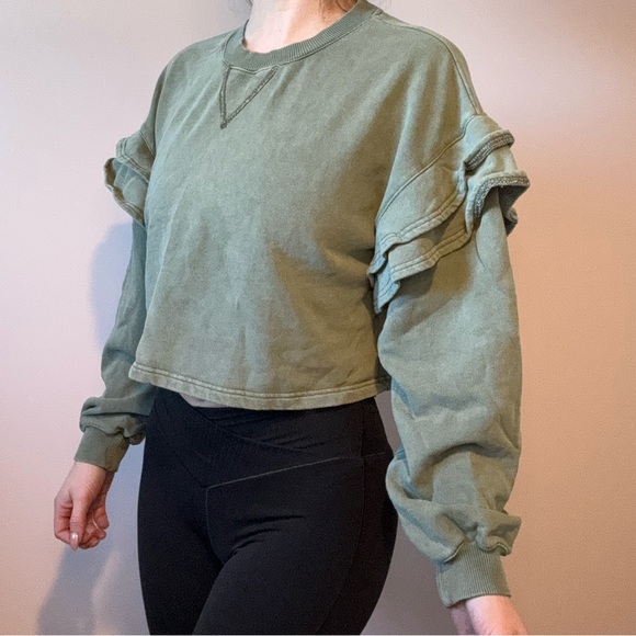 Frilled Sleeve Crop Sweater - Picture 3 of 6